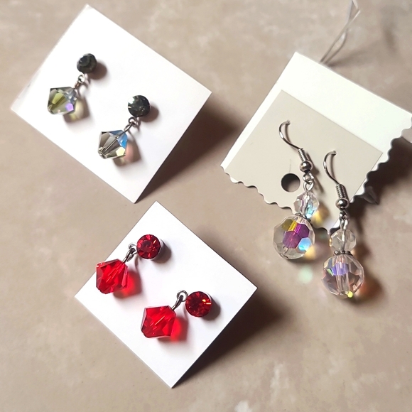 Vintage Jewelry - Elegant Red and green  clear crystal  aurora beads  Earrings